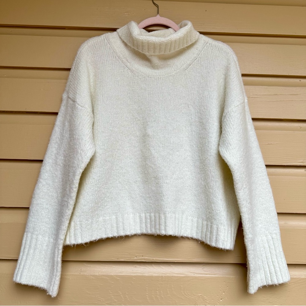Pilcro Anthropologie Turtleneck Sweater Size Medium Cozy Cream Ivory Neutral